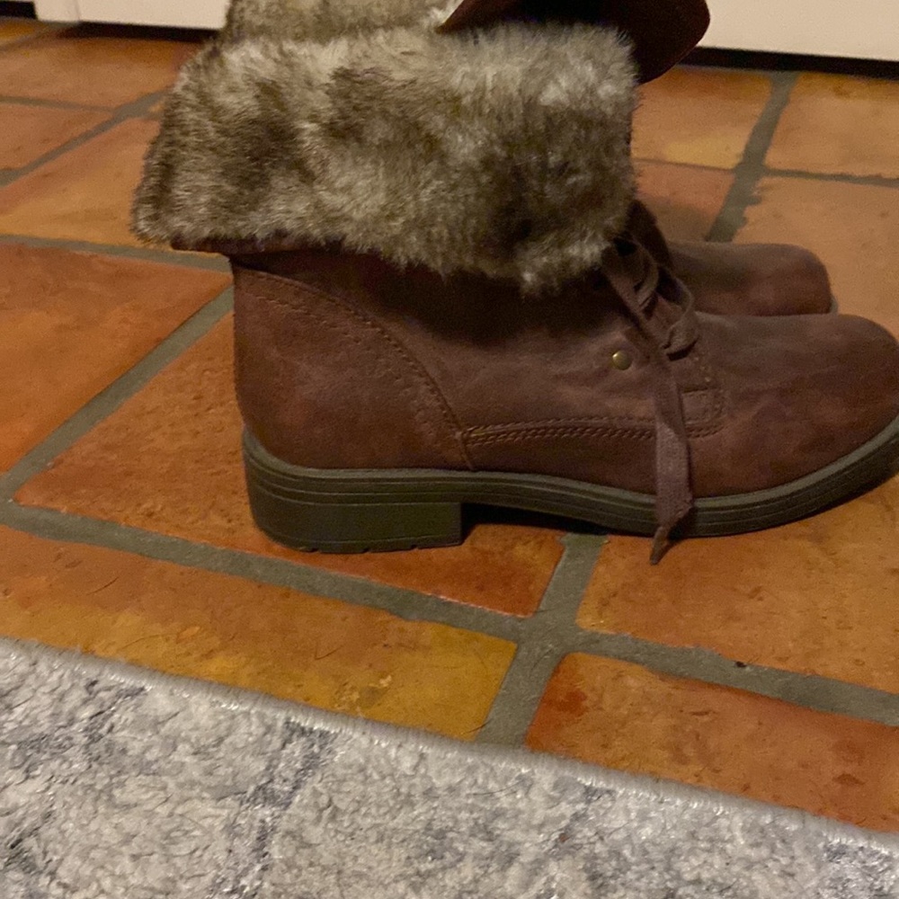 Boots - Picture 5 of 8